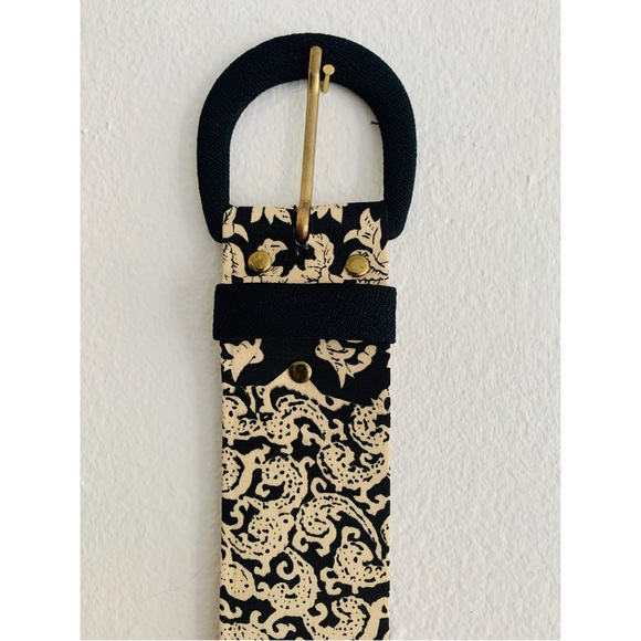 Vintage Long Sleeve Paisley Dress with Pleated Skirt Detail - Picture 10 of 16